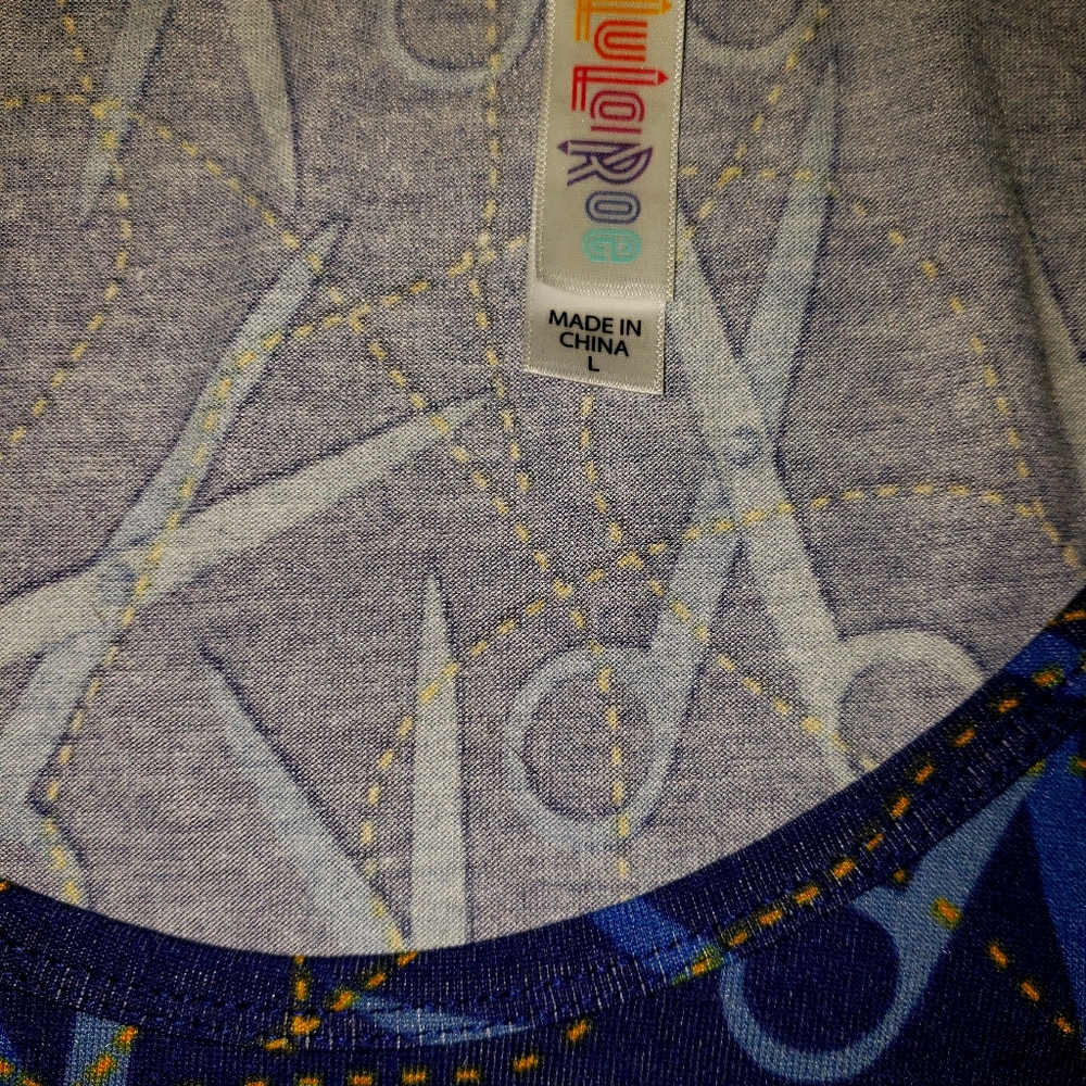 Lularoe scissors ✂️ classic tee L